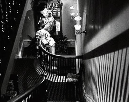 staircase-scenes-the-heiress4